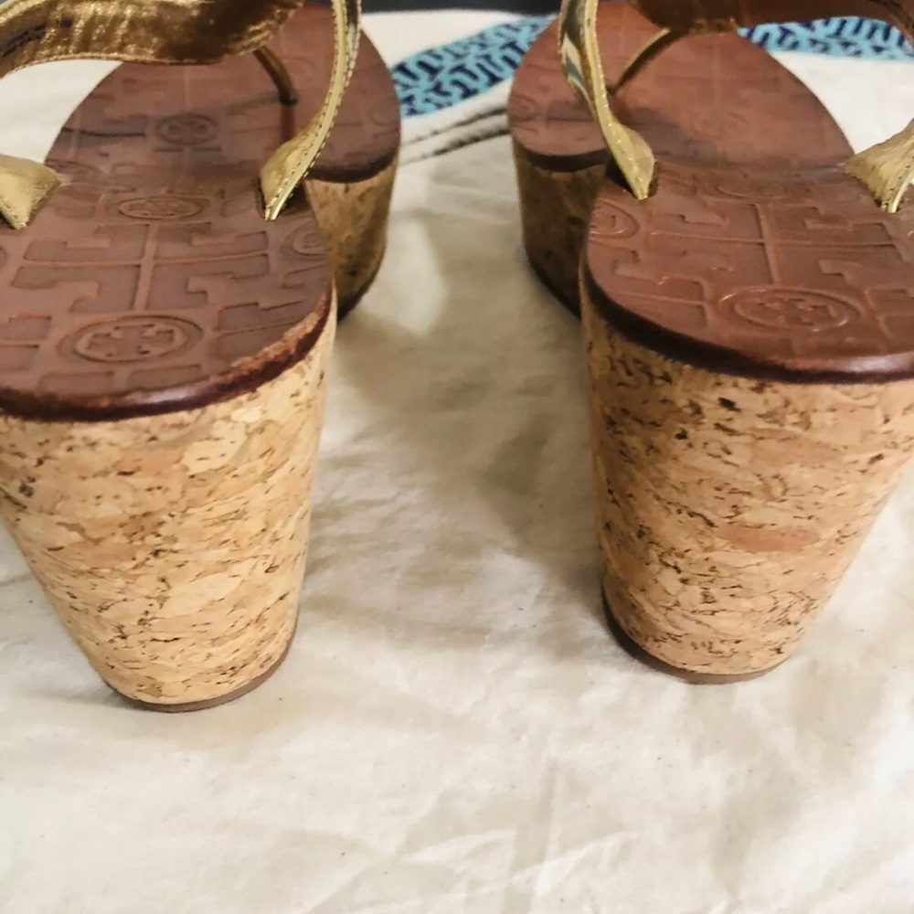 Tory Burch Gold Metallic Wedge Logo Sandals 10 M - Picture 7 of 8